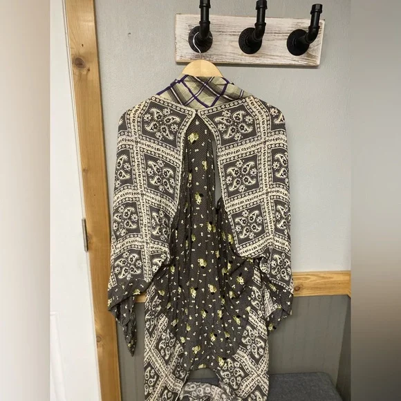 Free People Wrap O/S - Picture 3 of 3